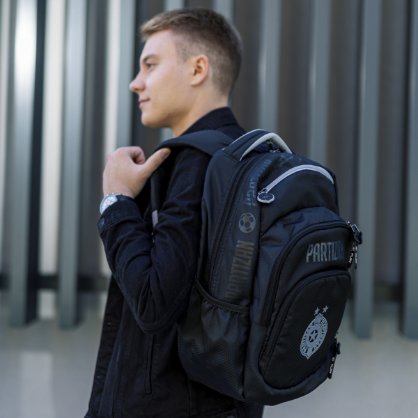 Preview: Schwarzer ergonomischer FK Partizan Rucksack mit Vereinswappen und mehreren Fächern
