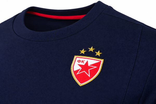 Preview: Dunkelblaues FK Crvena zvezda Reiseshirt 2026/27 Macron mit Vereinswappen und Macron Logo
